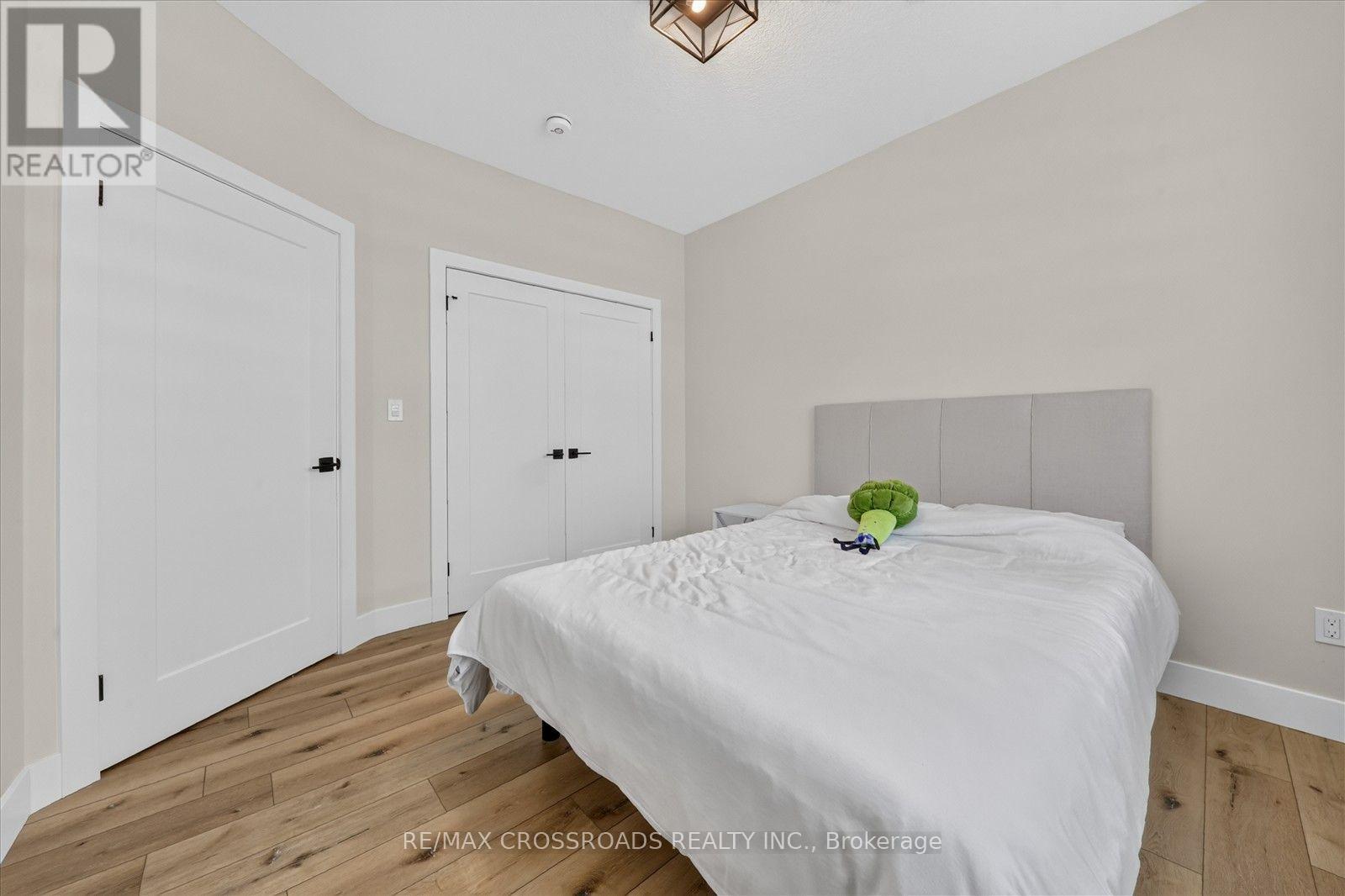 11 MCTAVISH CRESCENT N - 31