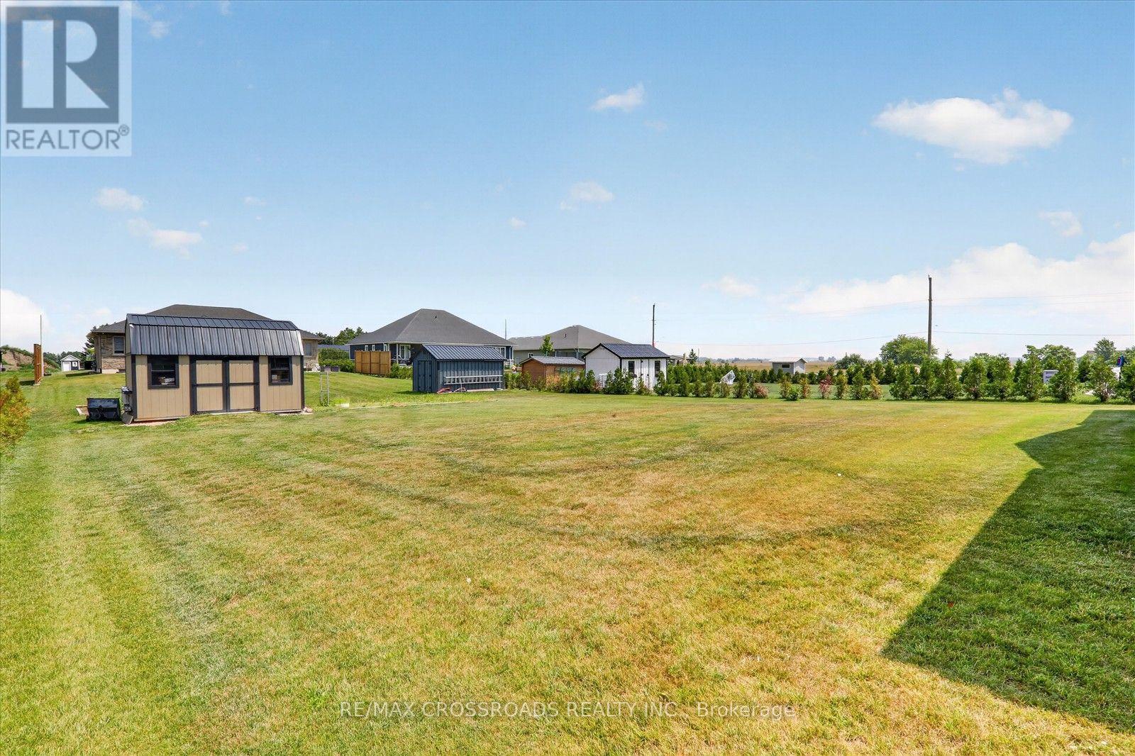 11 MCTAVISH CRESCENT N - 39
