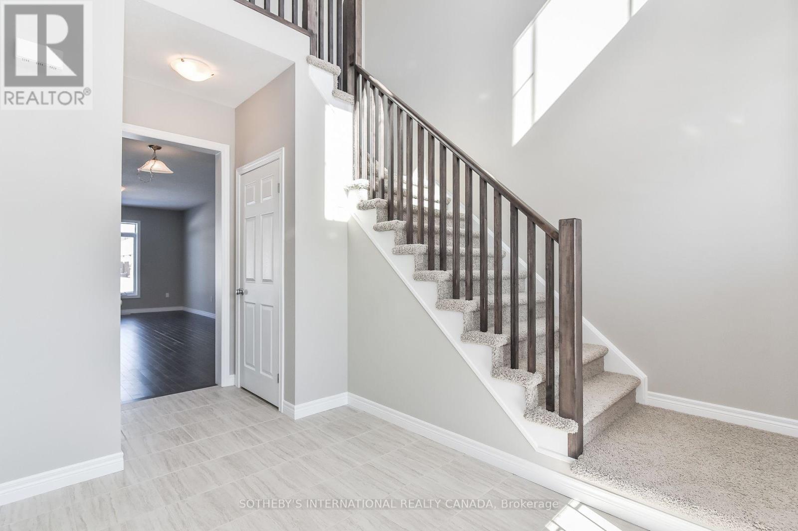 529 ANTON CRESCENT - 3