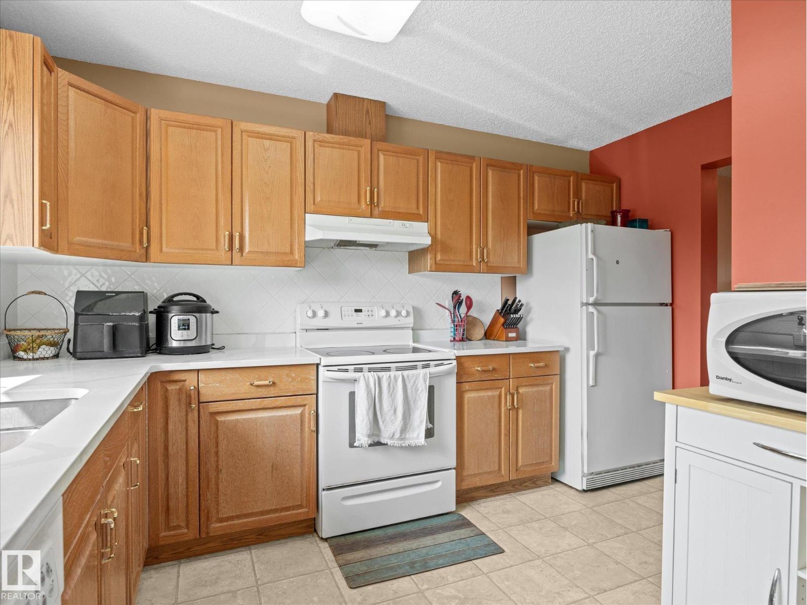 #15 11717 9B AV NW - 10