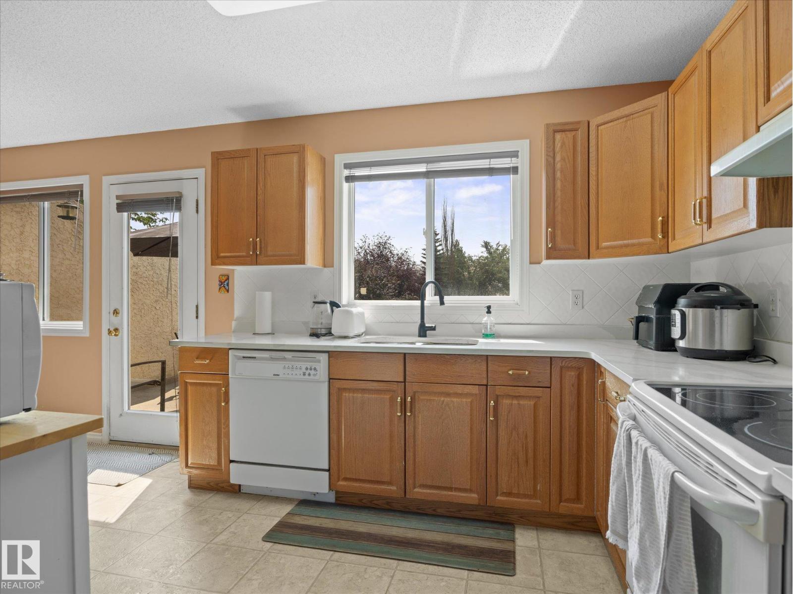 #15 11717 9B AV NW - 9