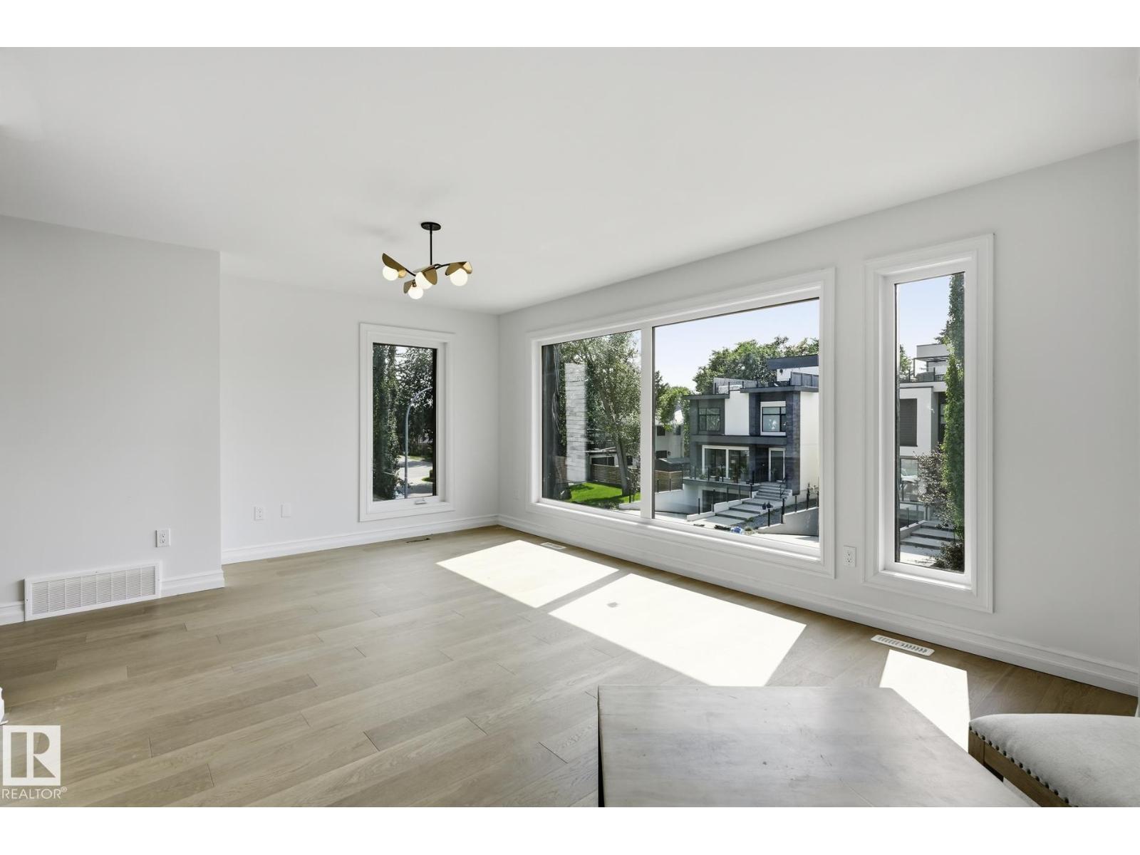 7305A 155 ST NW - 19