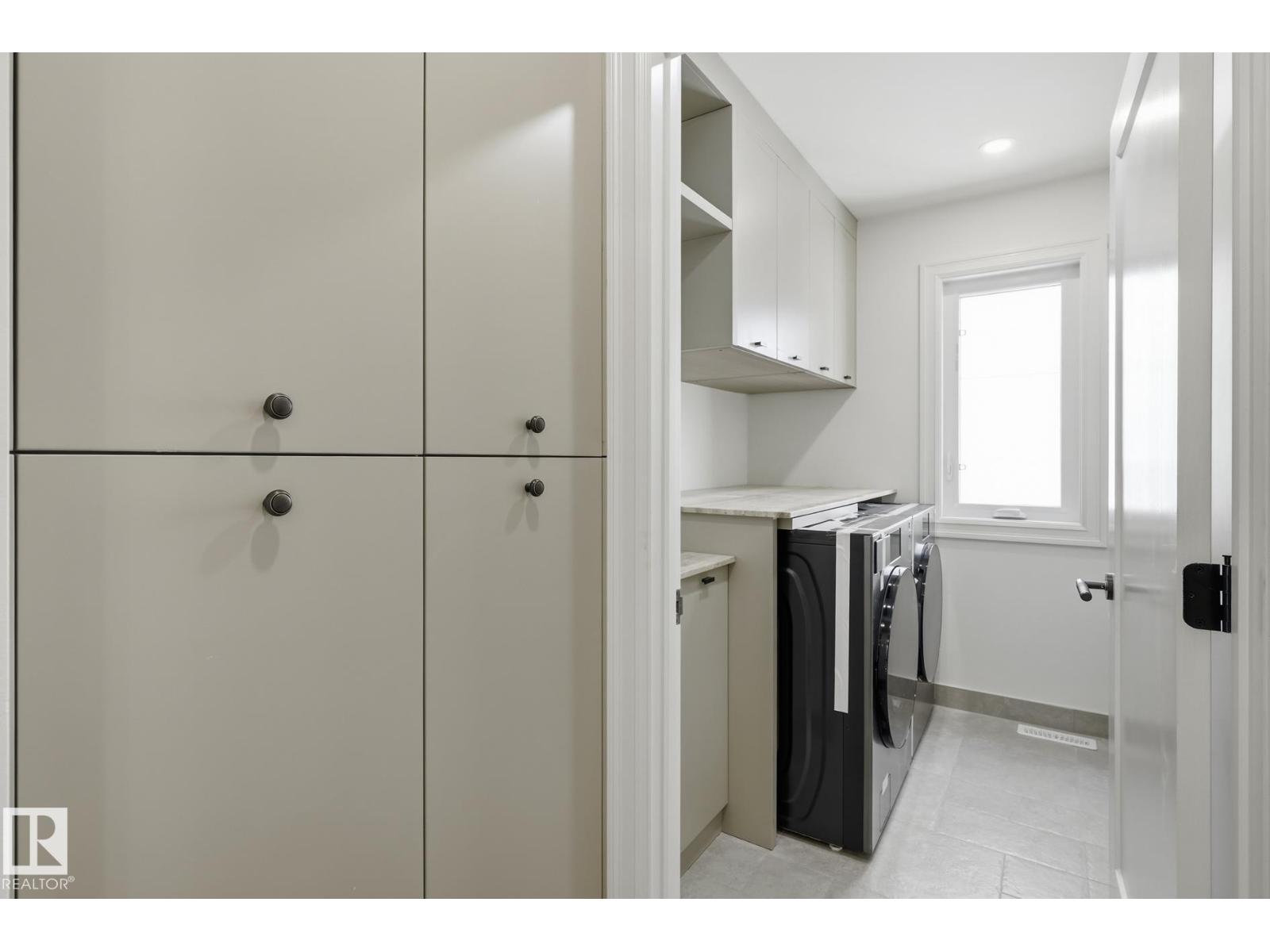 7305A 155 ST NW - 29