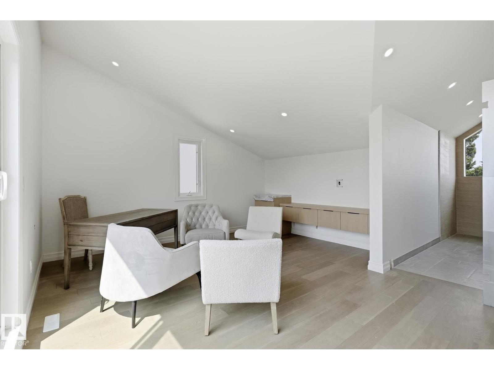 7305A 155 ST NW - 39