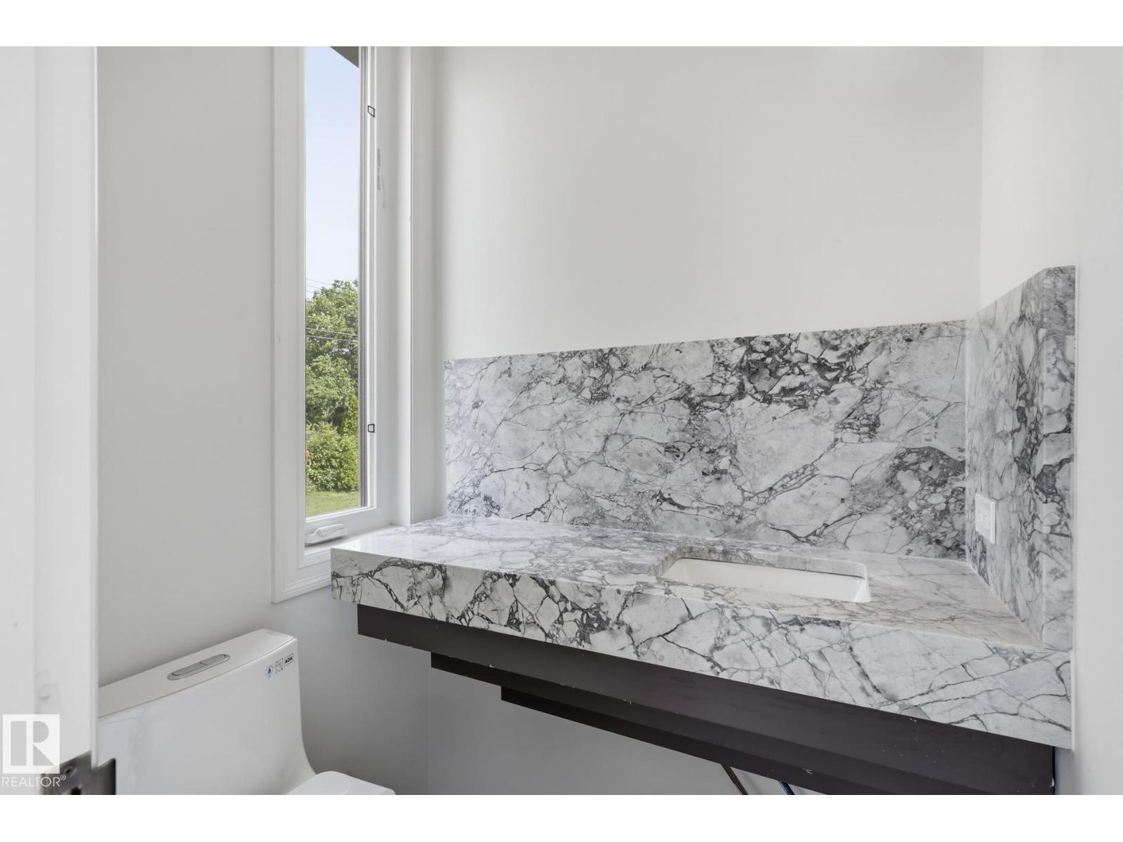 7305A 155 ST NW - 18