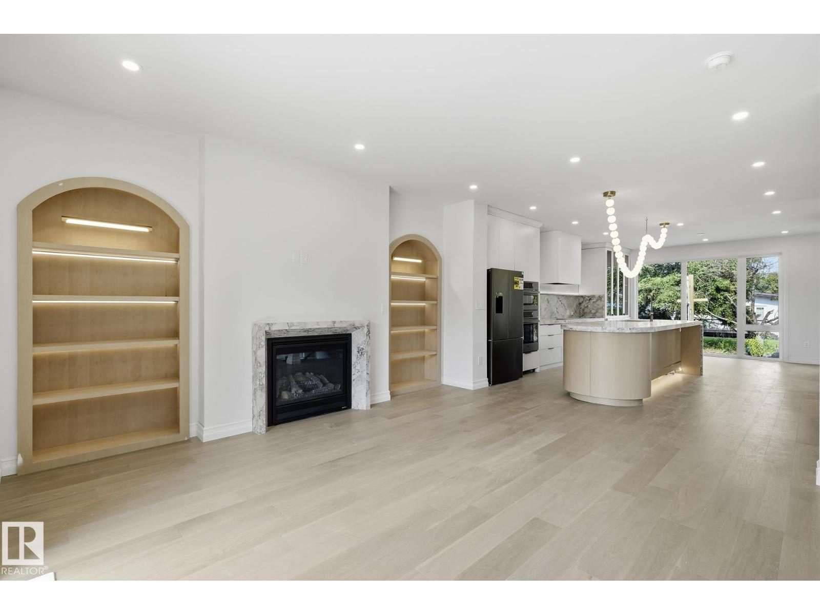 7305A 155 ST NW - 12