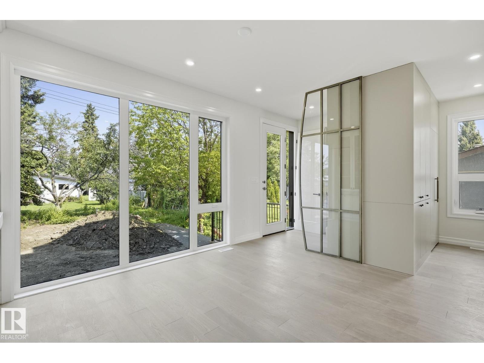 7305A 155 ST NW - 6