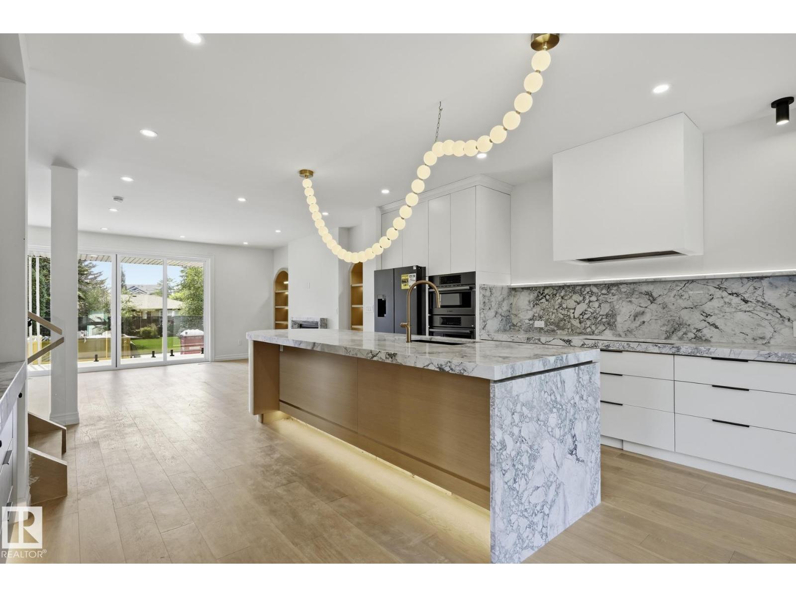7305A 155 ST NW - 9