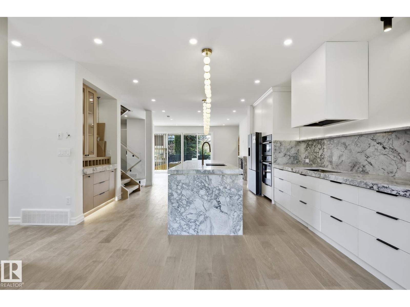 7305A 155 ST NW - 7