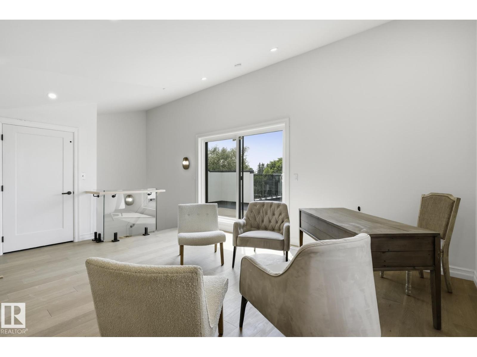 7305A 155 ST NW - 35