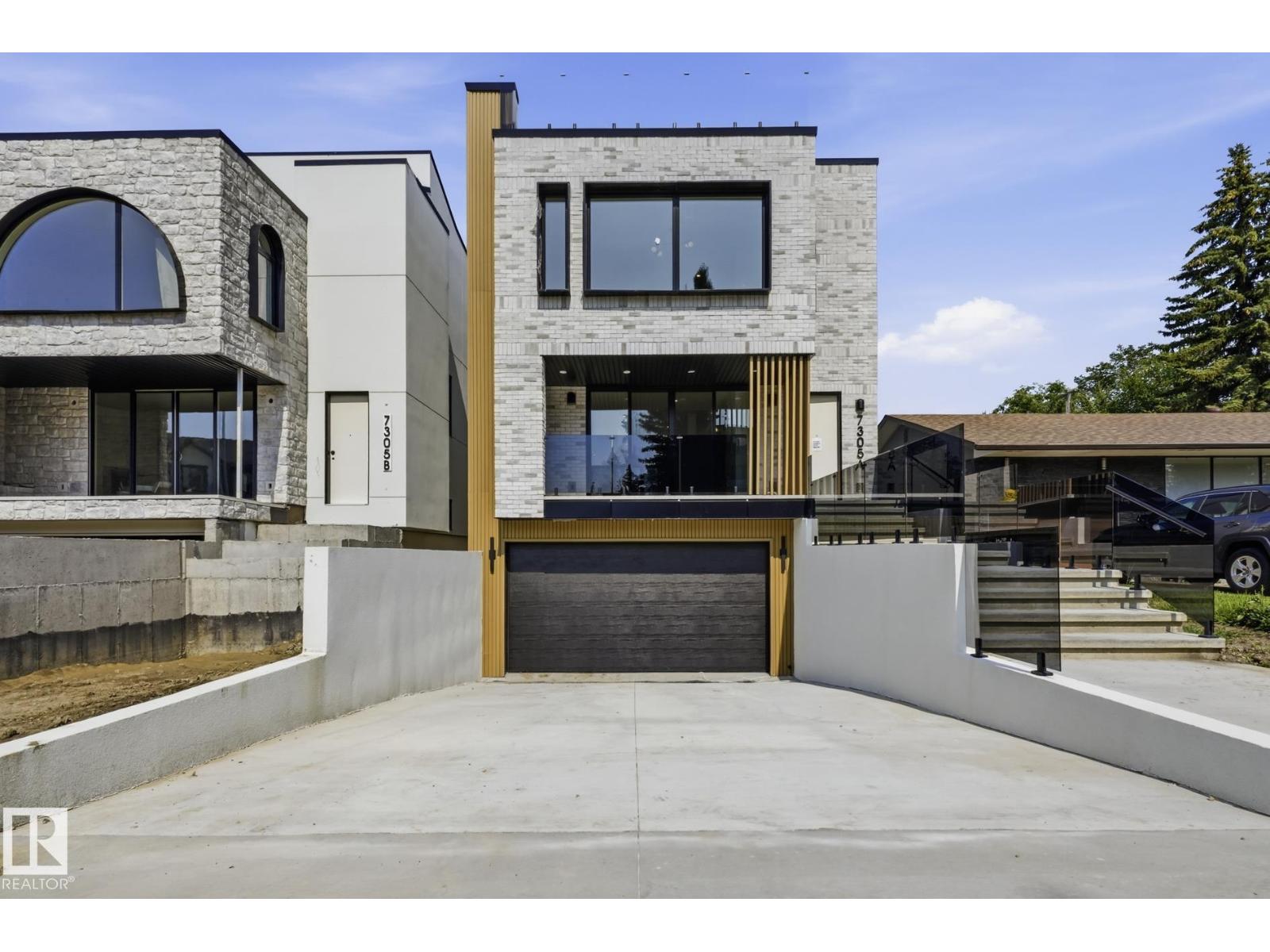 7305A 155 ST NW - 41