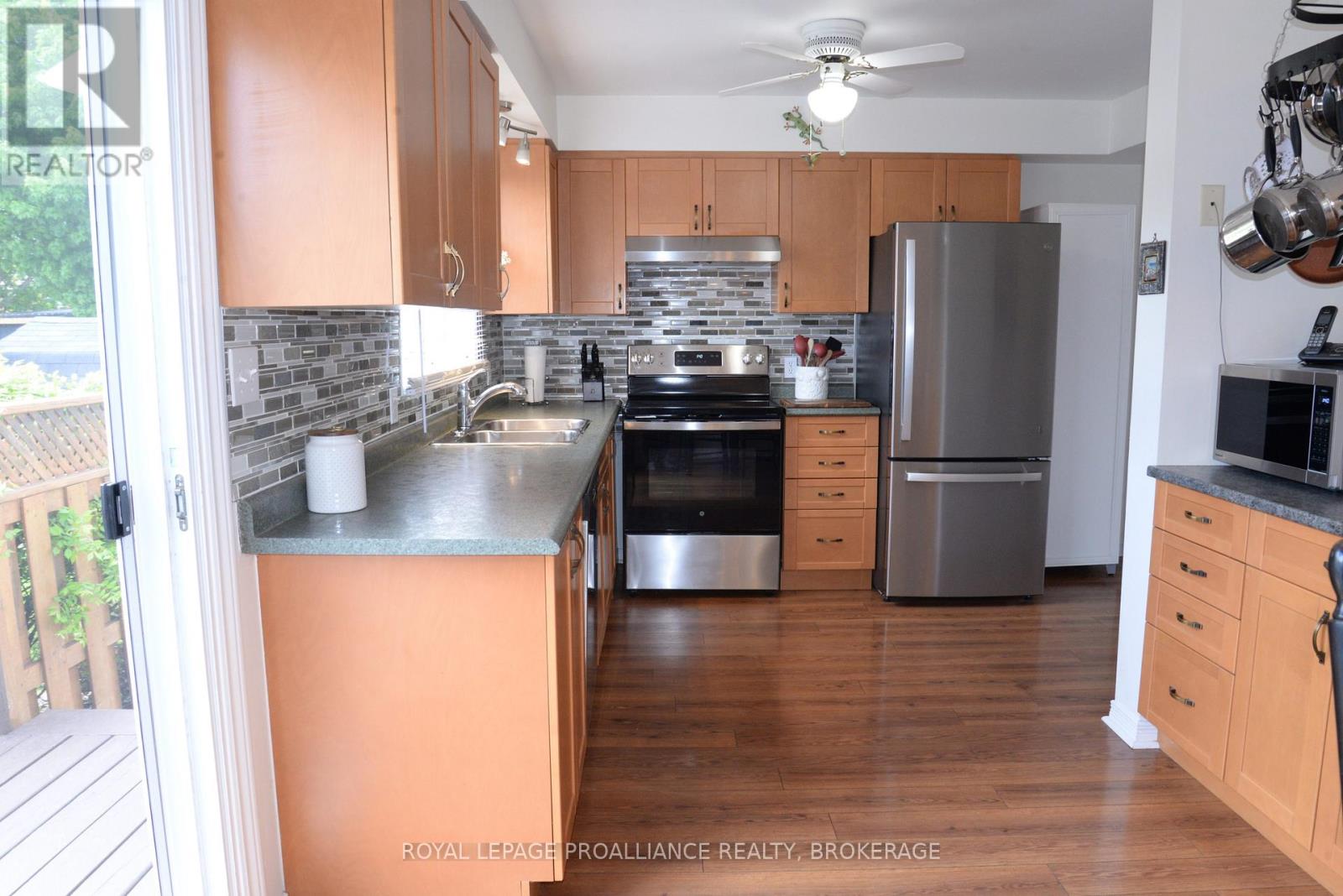 964 UXBRIDGE CRESCENT - 11