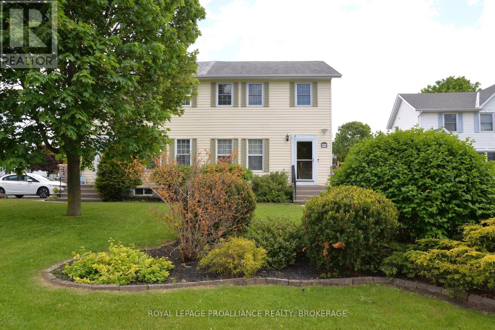 964 UXBRIDGE CRESCENT - 2