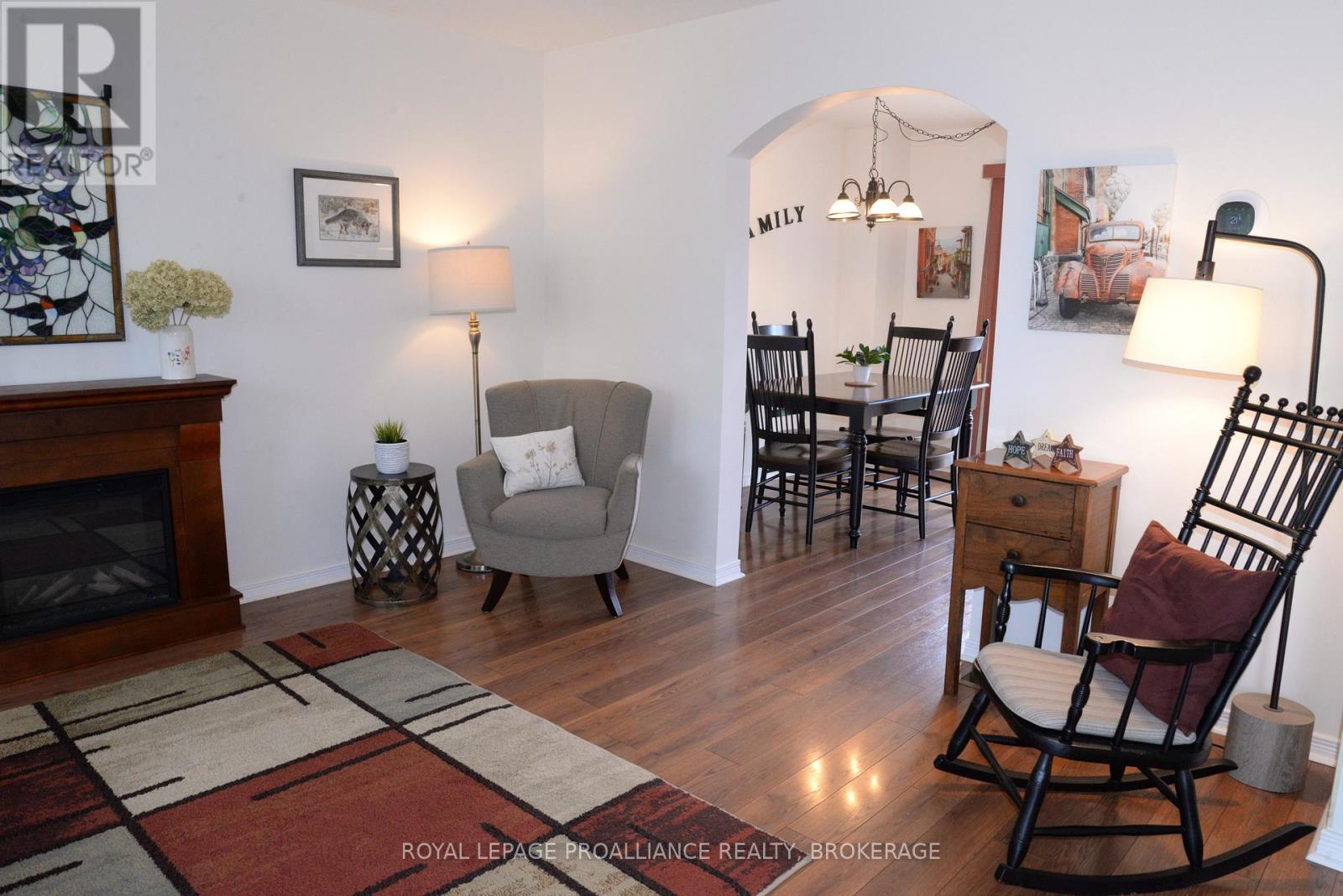 964 UXBRIDGE CRESCENT - 3