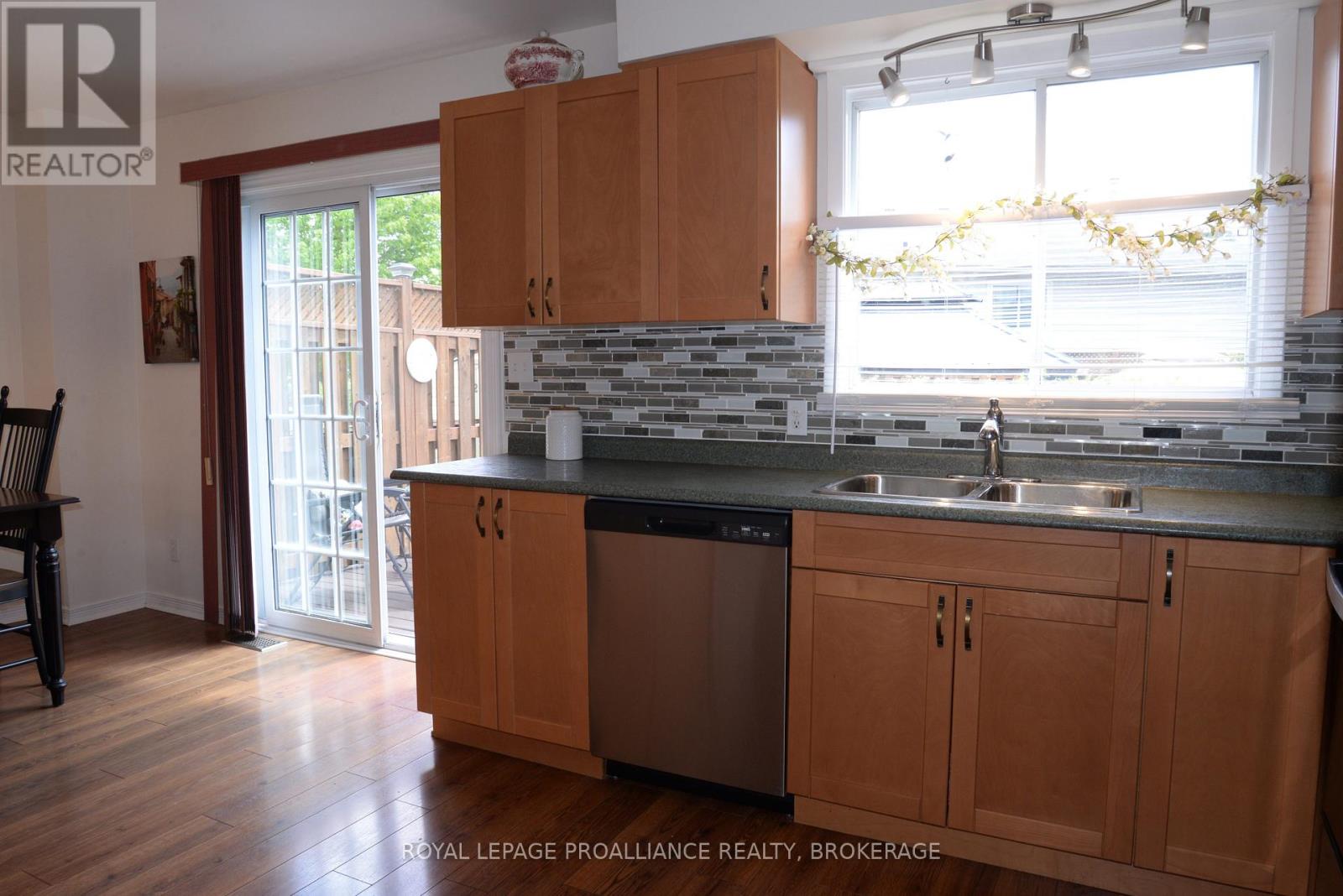 964 UXBRIDGE CRESCENT - 8