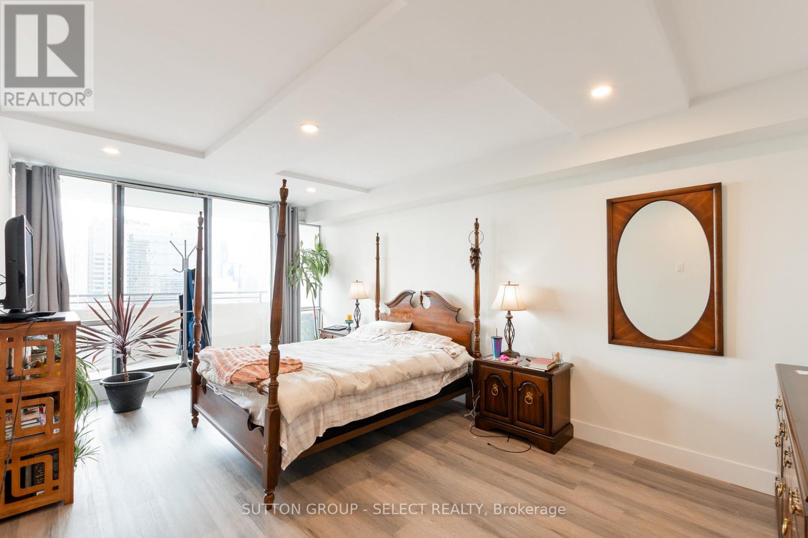 #1207 380 KING STREET - 15