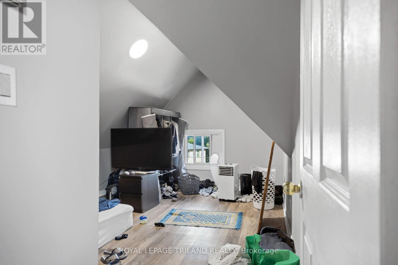 193 WHARNCLIFFE ROAD N - 24