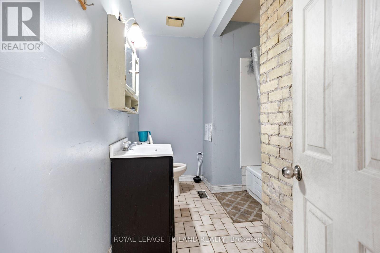 193 WHARNCLIFFE ROAD N - 35