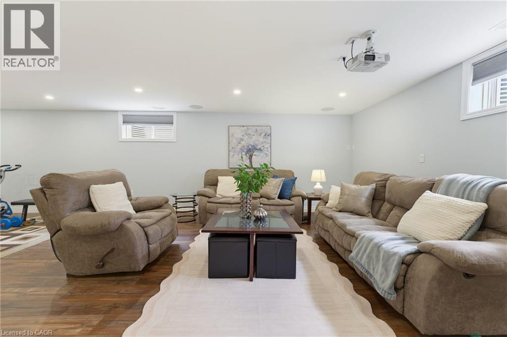 200 KROTZ Street W - Image 20