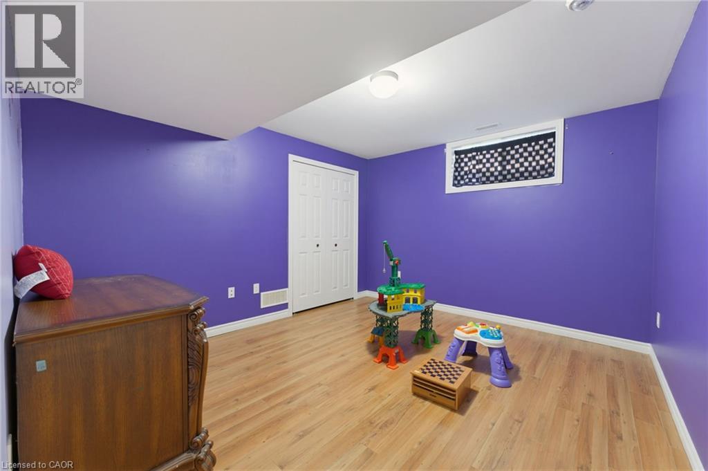 200 KROTZ Street W - 24