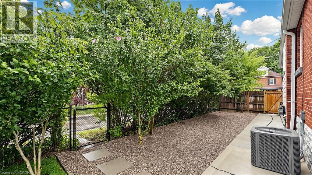 59 LONGWOOD Road N - 31
