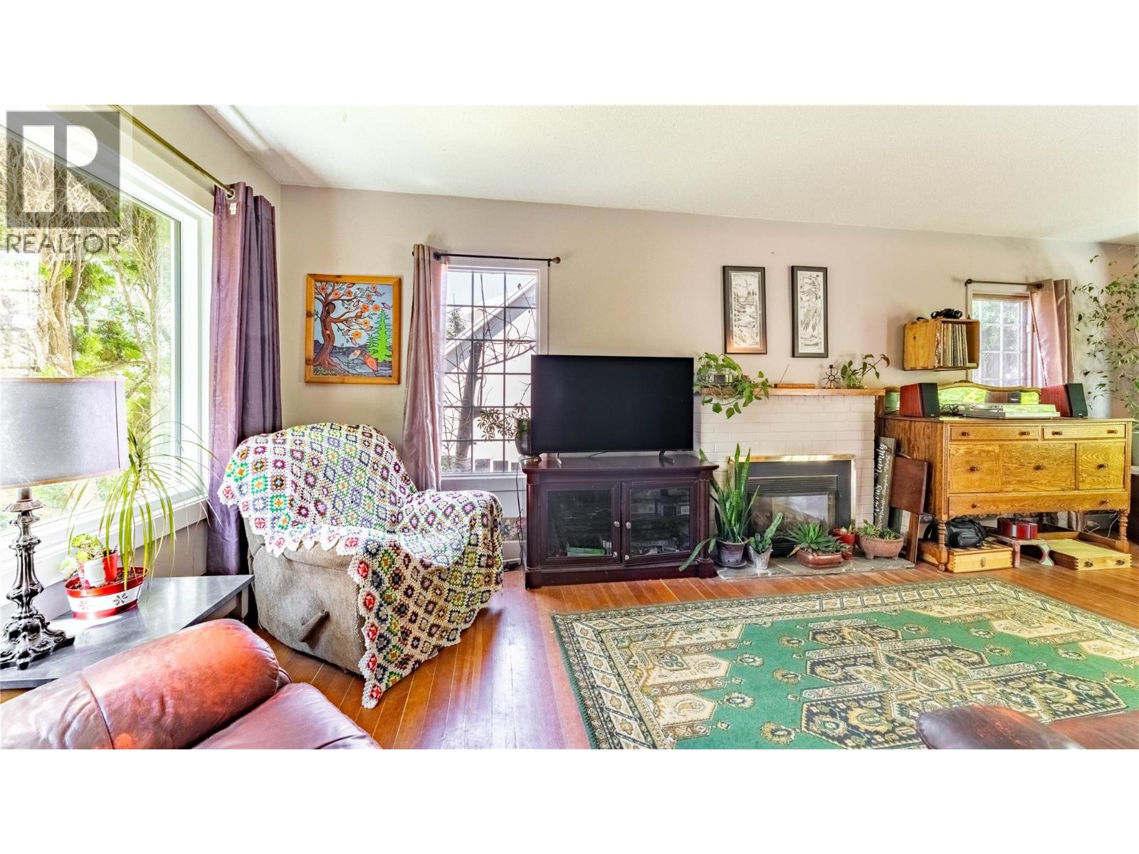 702 IBBITSON Street - 15