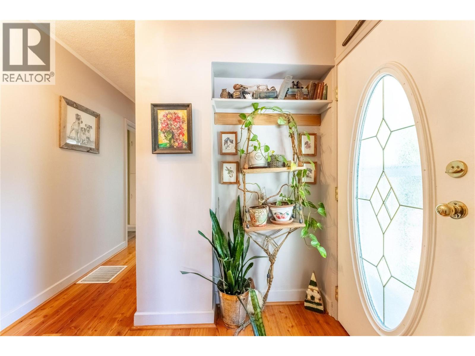 702 IBBITSON Street - Image 16