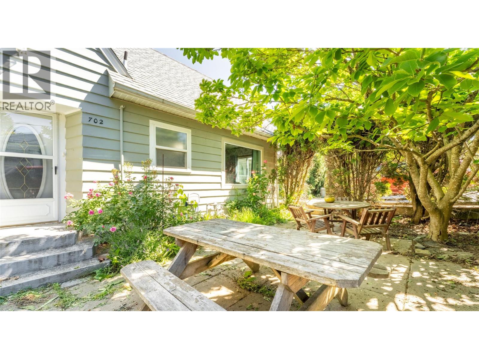 702 IBBITSON Street - 2