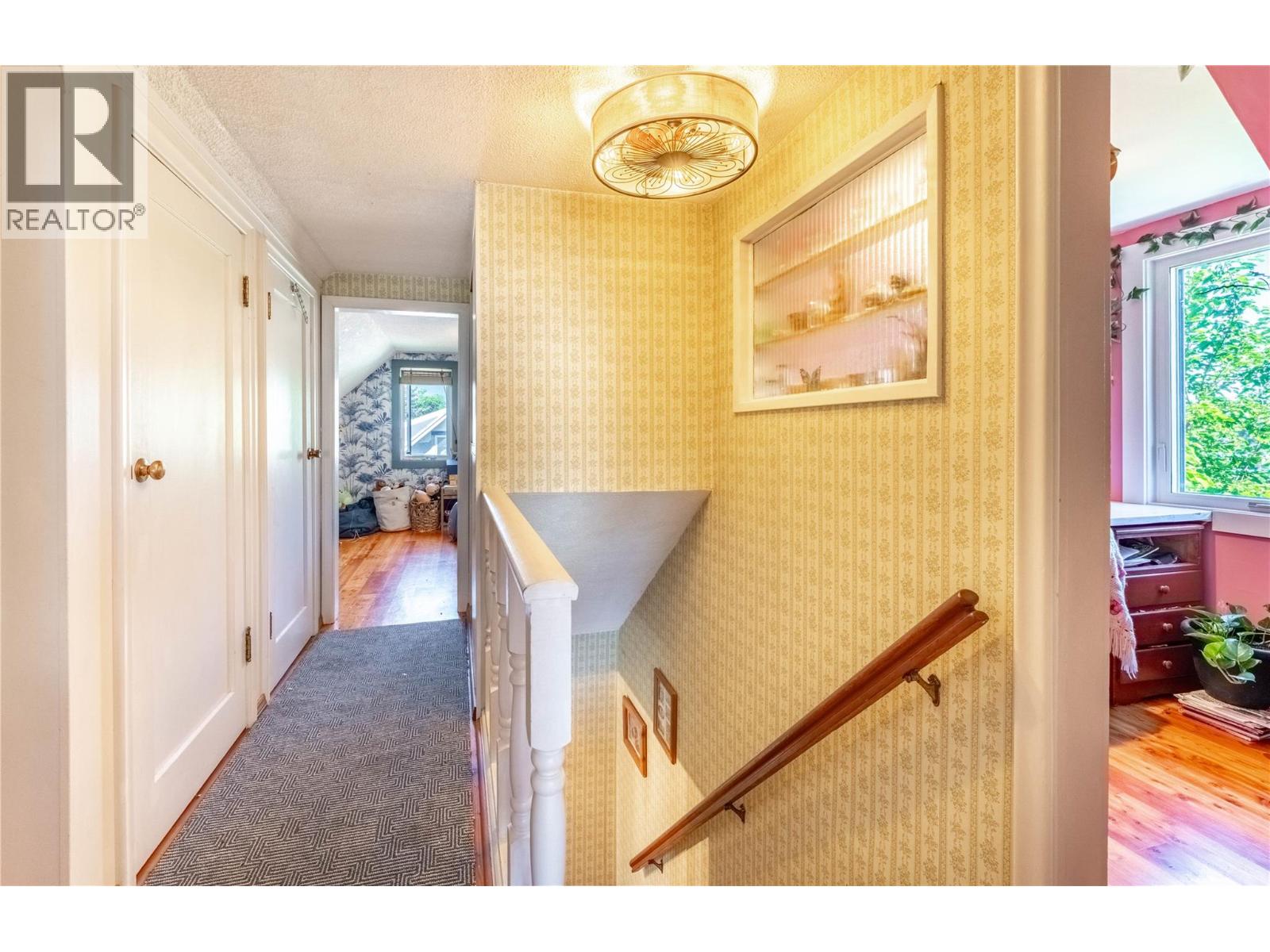 702 IBBITSON Street - Image 20