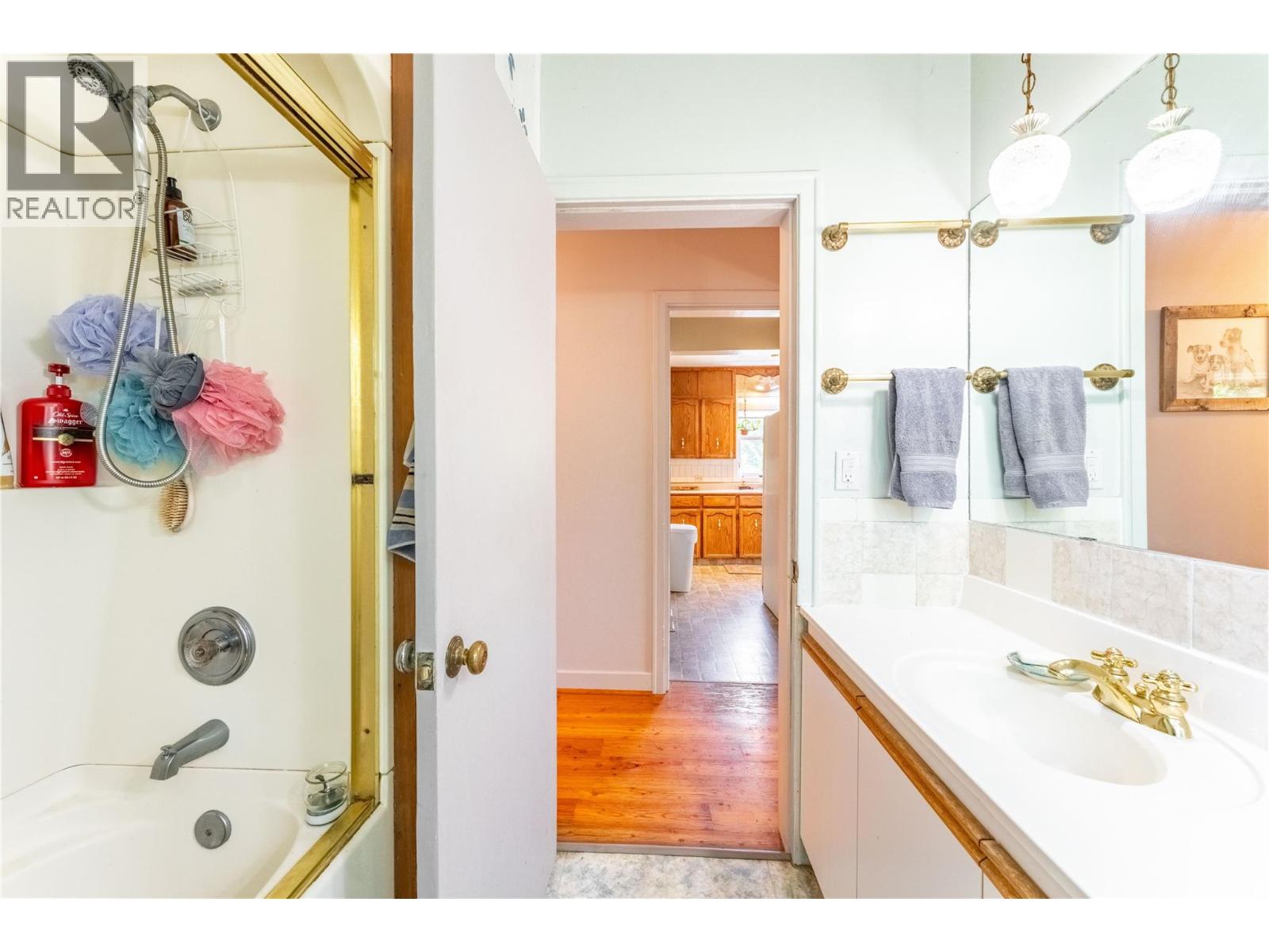 702 IBBITSON Street - 25