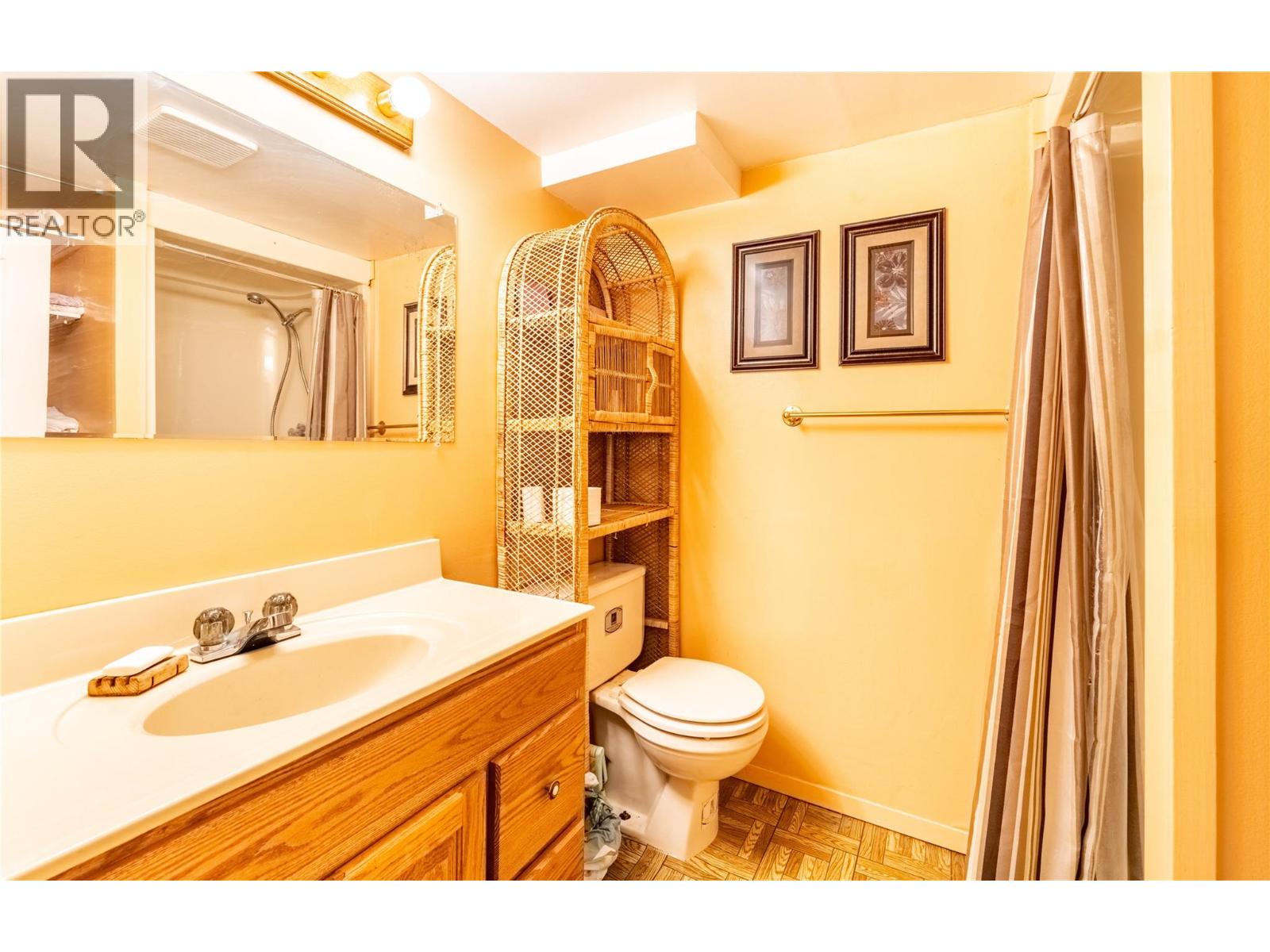 702 IBBITSON Street - 27
