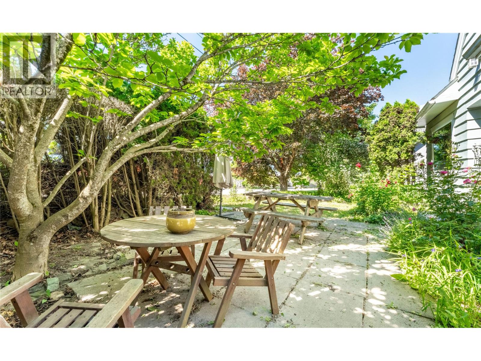702 IBBITSON Street - Image 3