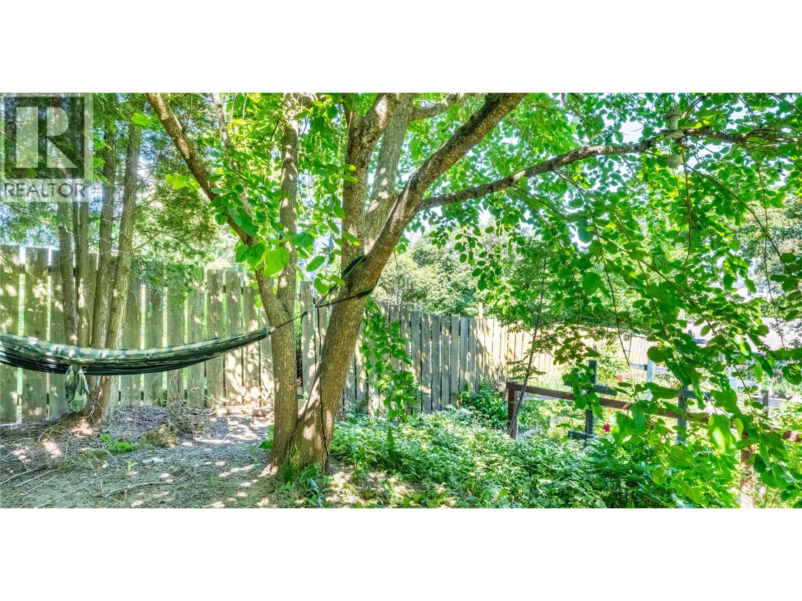 702 IBBITSON Street - 33