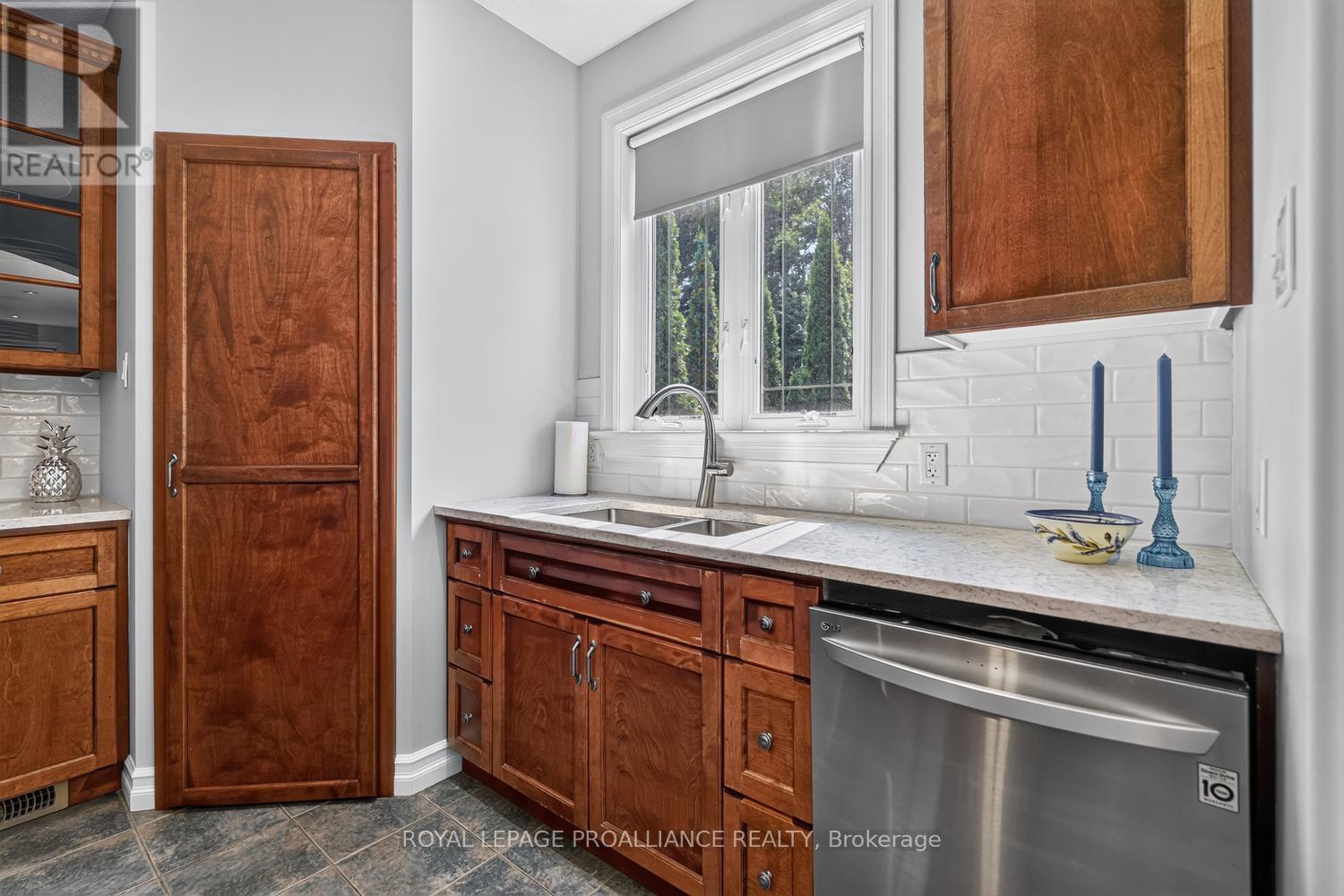 1330 CUTHBERTSON AVENUE - 13