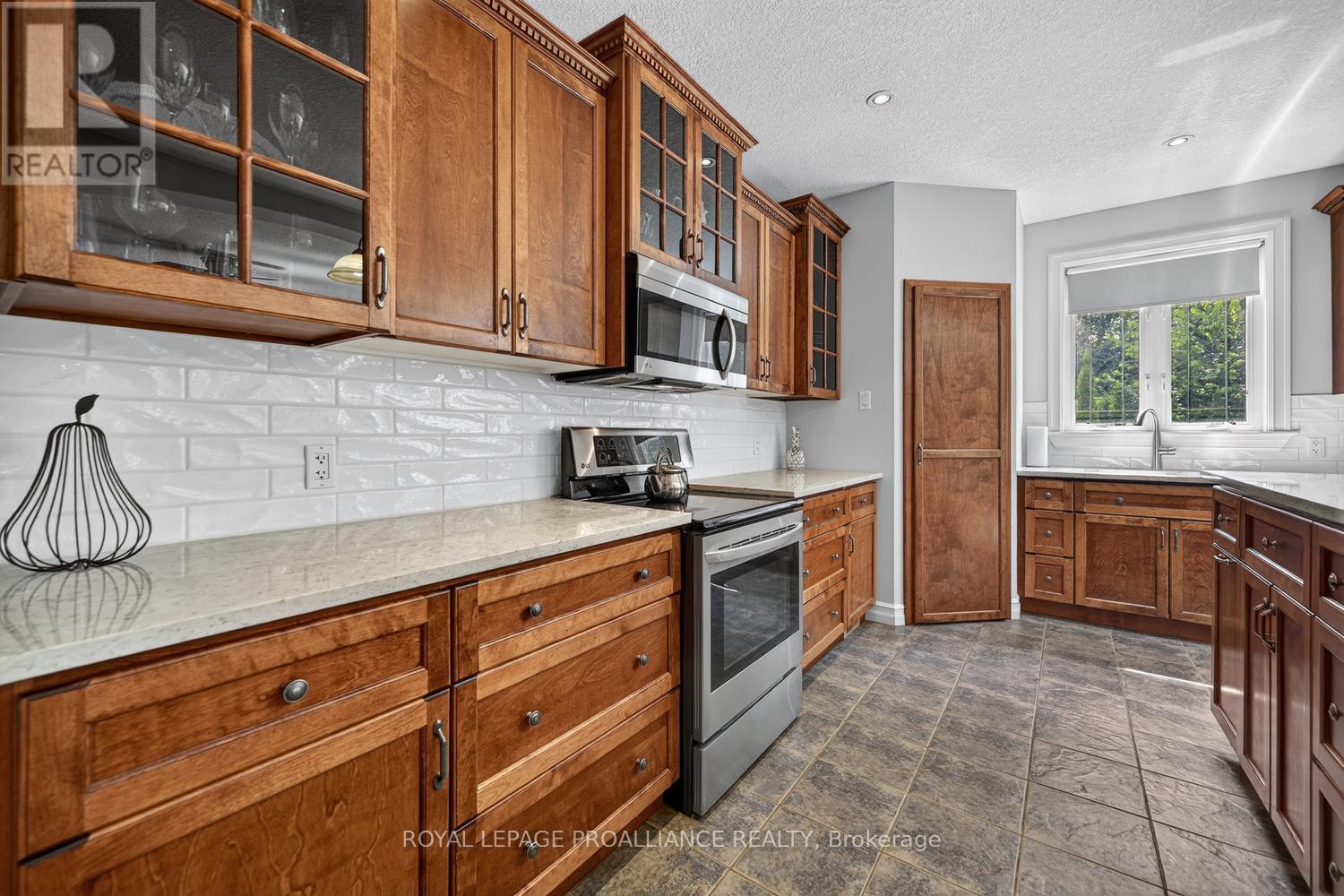 1330 CUTHBERTSON AVENUE - 16