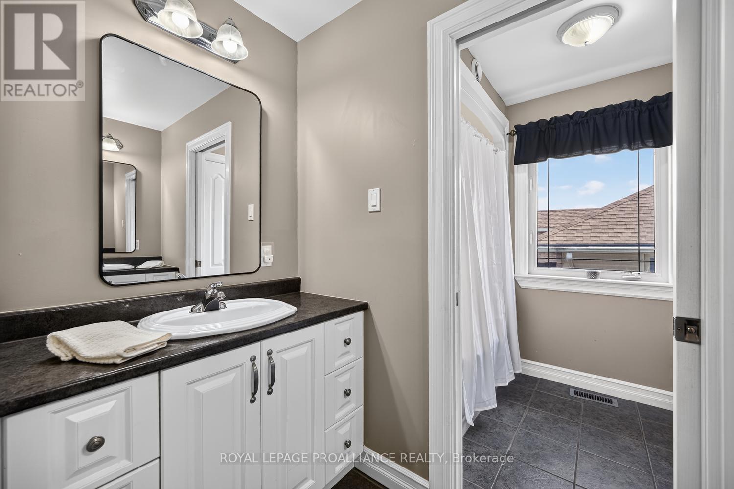 1330 CUTHBERTSON AVENUE - 35