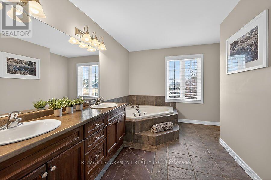 25 SOUTHWOOD CRESCENT - 28