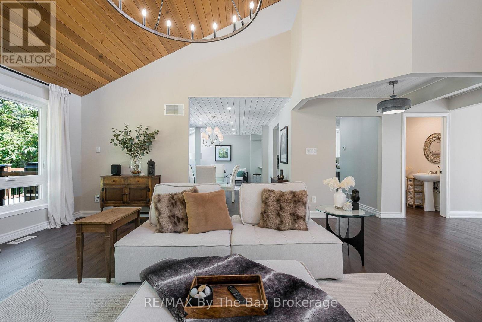 22 BRIDLEWOOD CRESCENT - 11