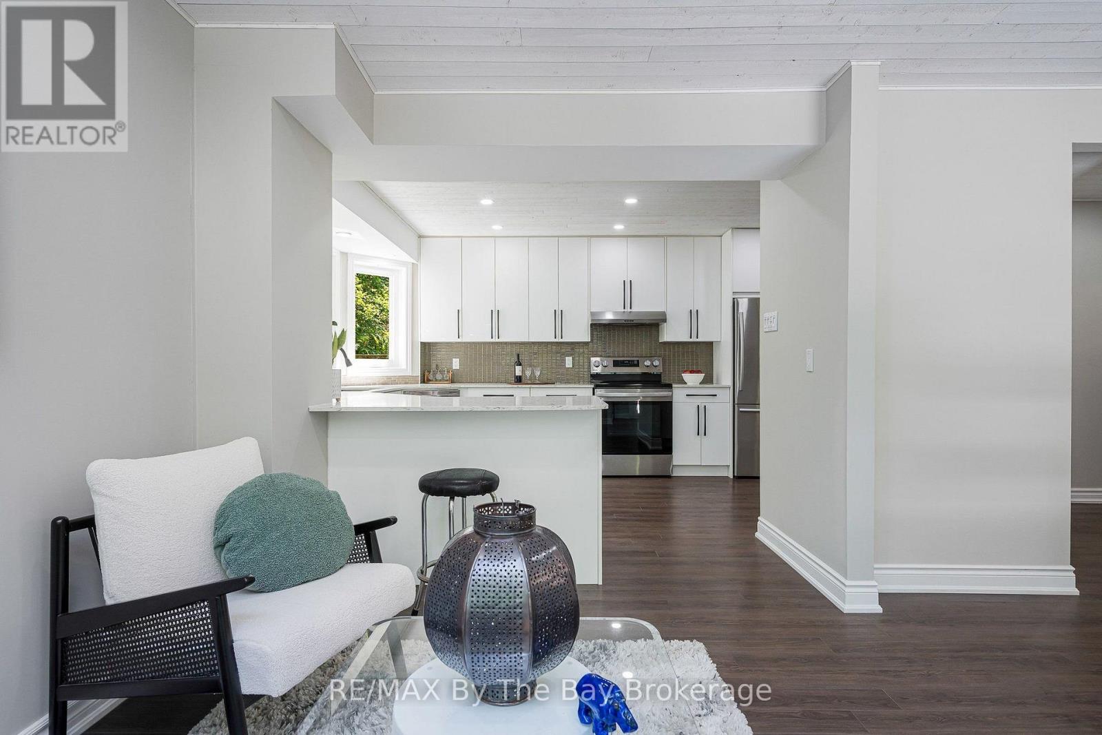 22 BRIDLEWOOD CRESCENT - 16