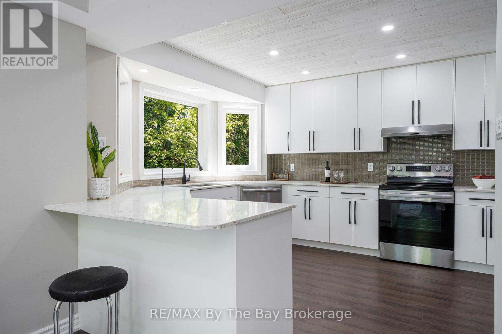 22 BRIDLEWOOD CRESCENT - 17