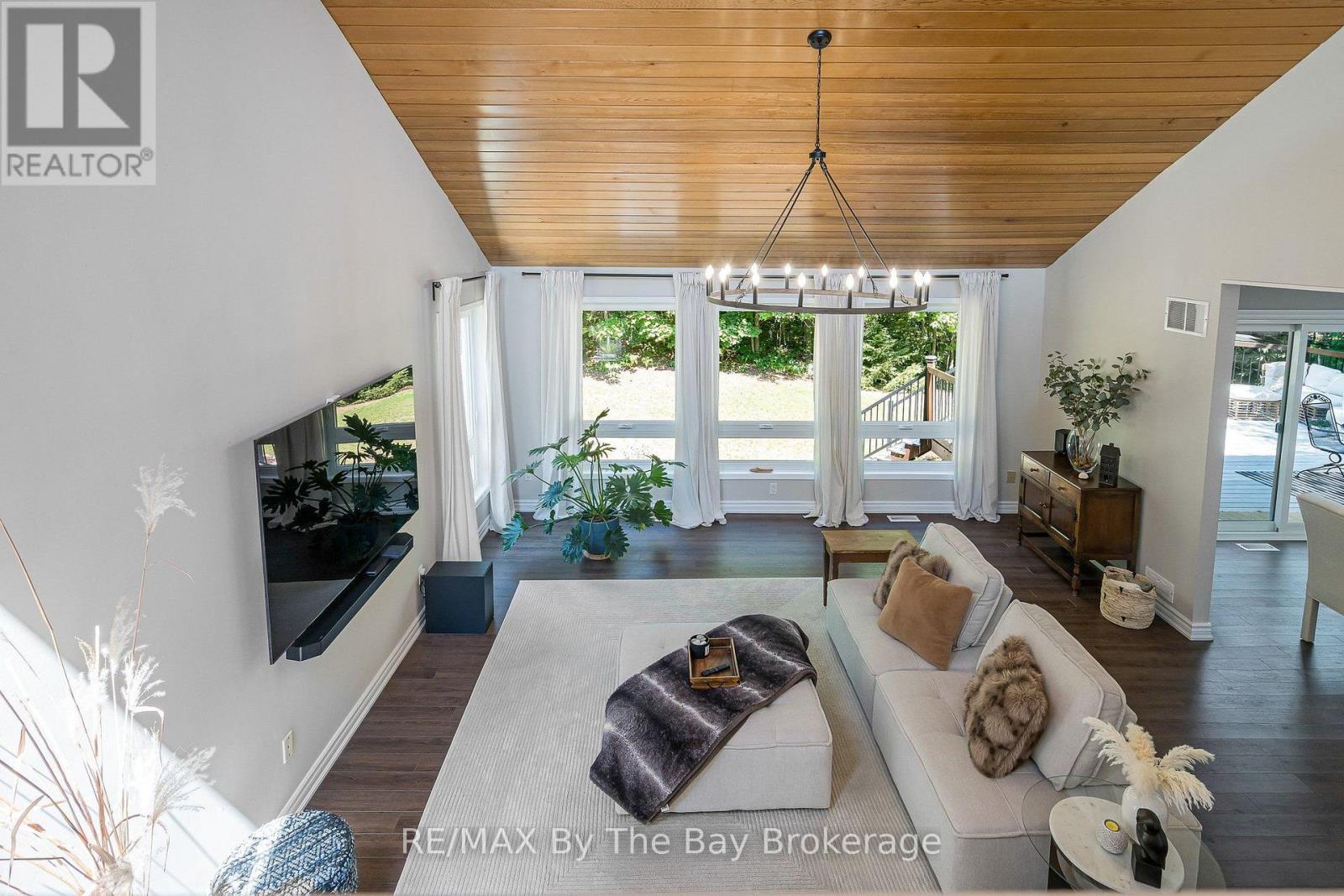 22 BRIDLEWOOD CRESCENT - 23