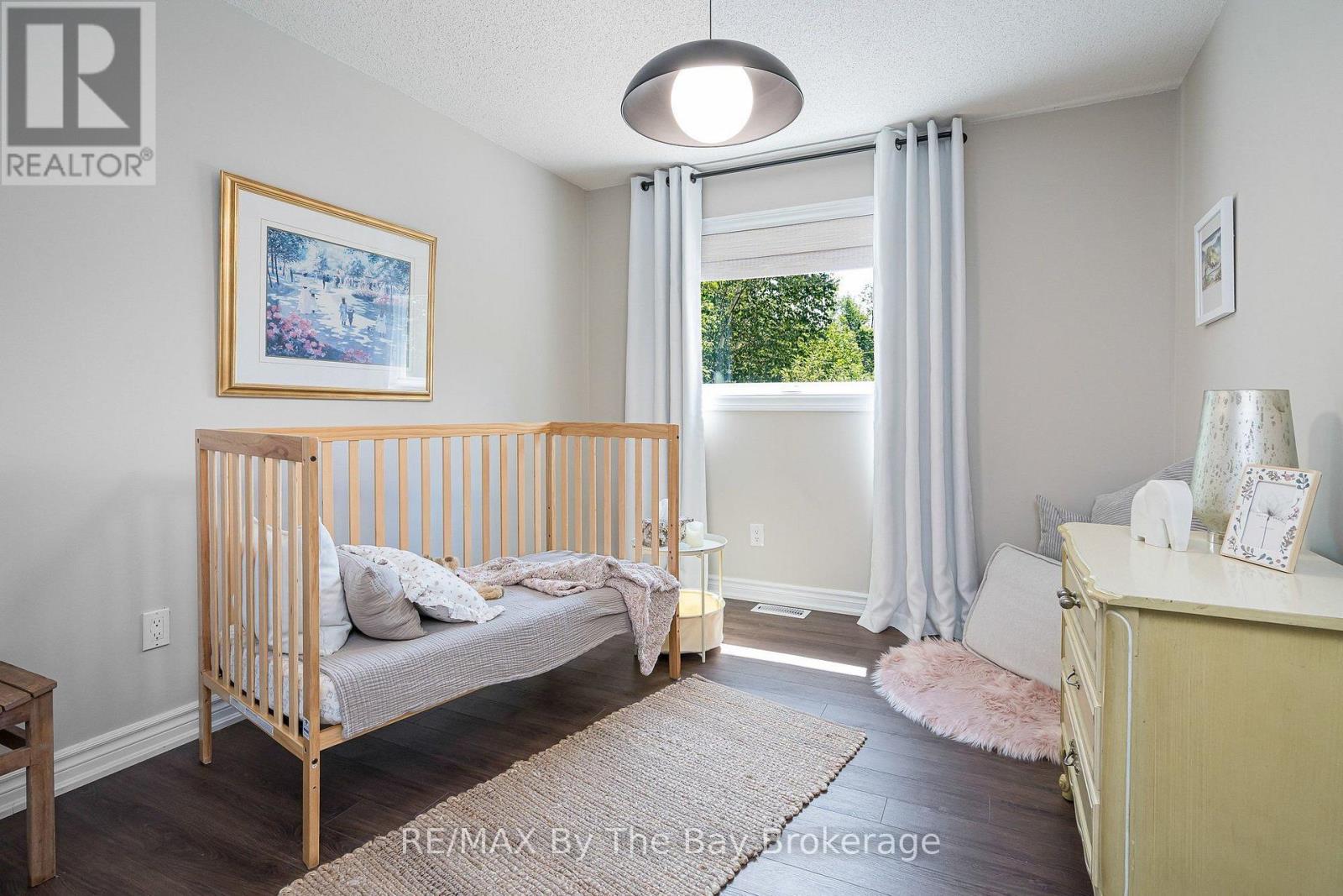 22 BRIDLEWOOD CRESCENT - 32