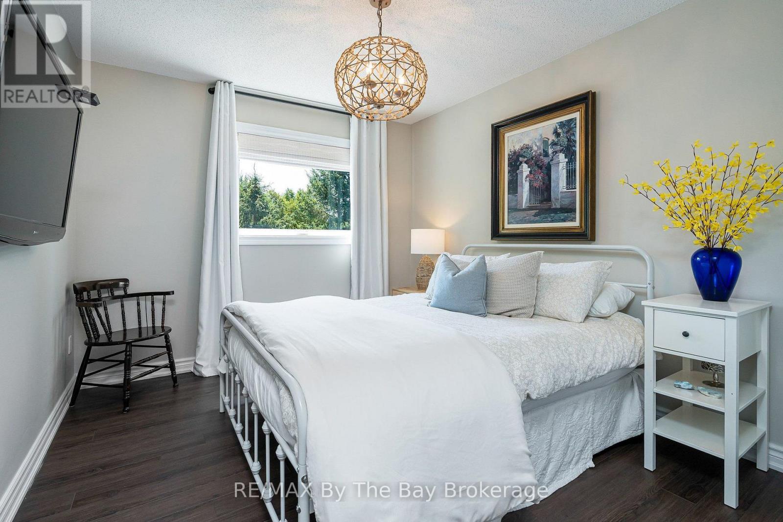 22 BRIDLEWOOD CRESCENT - 33