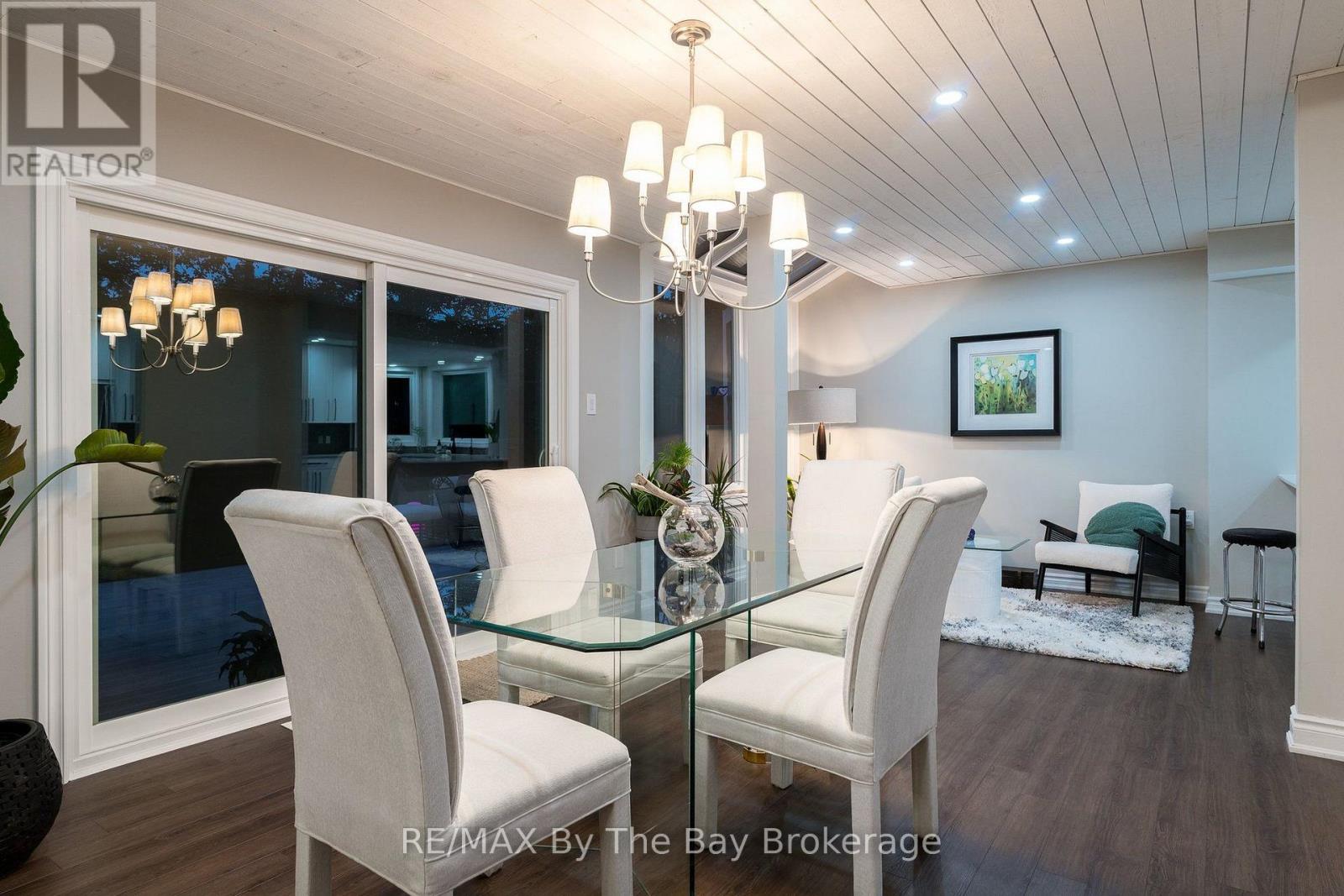 22 BRIDLEWOOD CRESCENT - 45