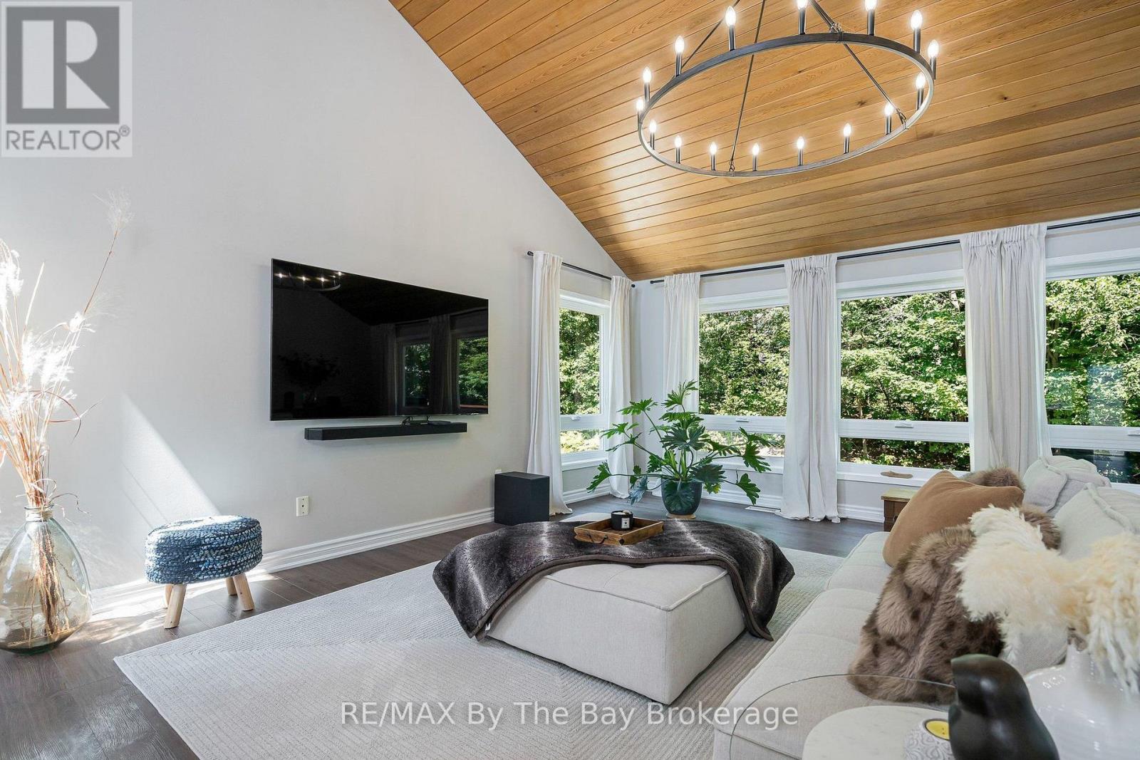 22 BRIDLEWOOD CRESCENT - 9