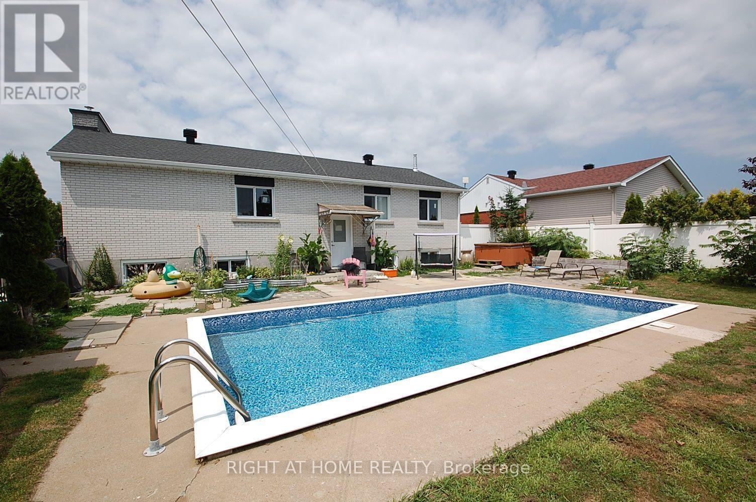 2439 RAYMOND STREET - 31