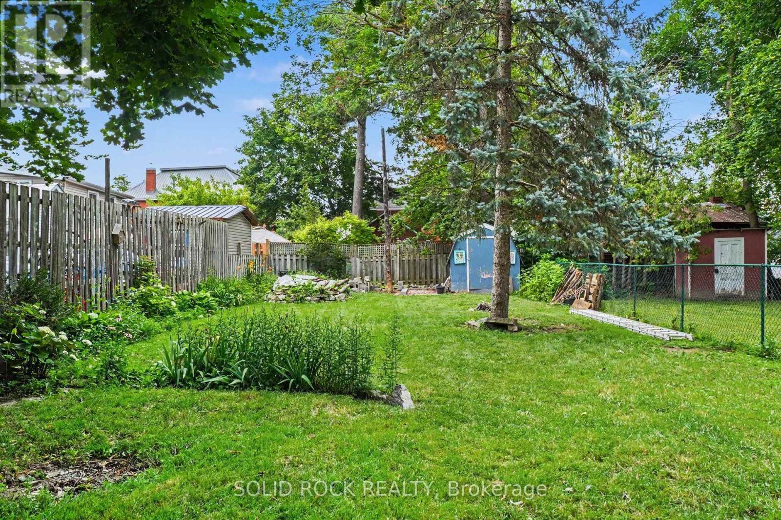211 BELL STREET - 4