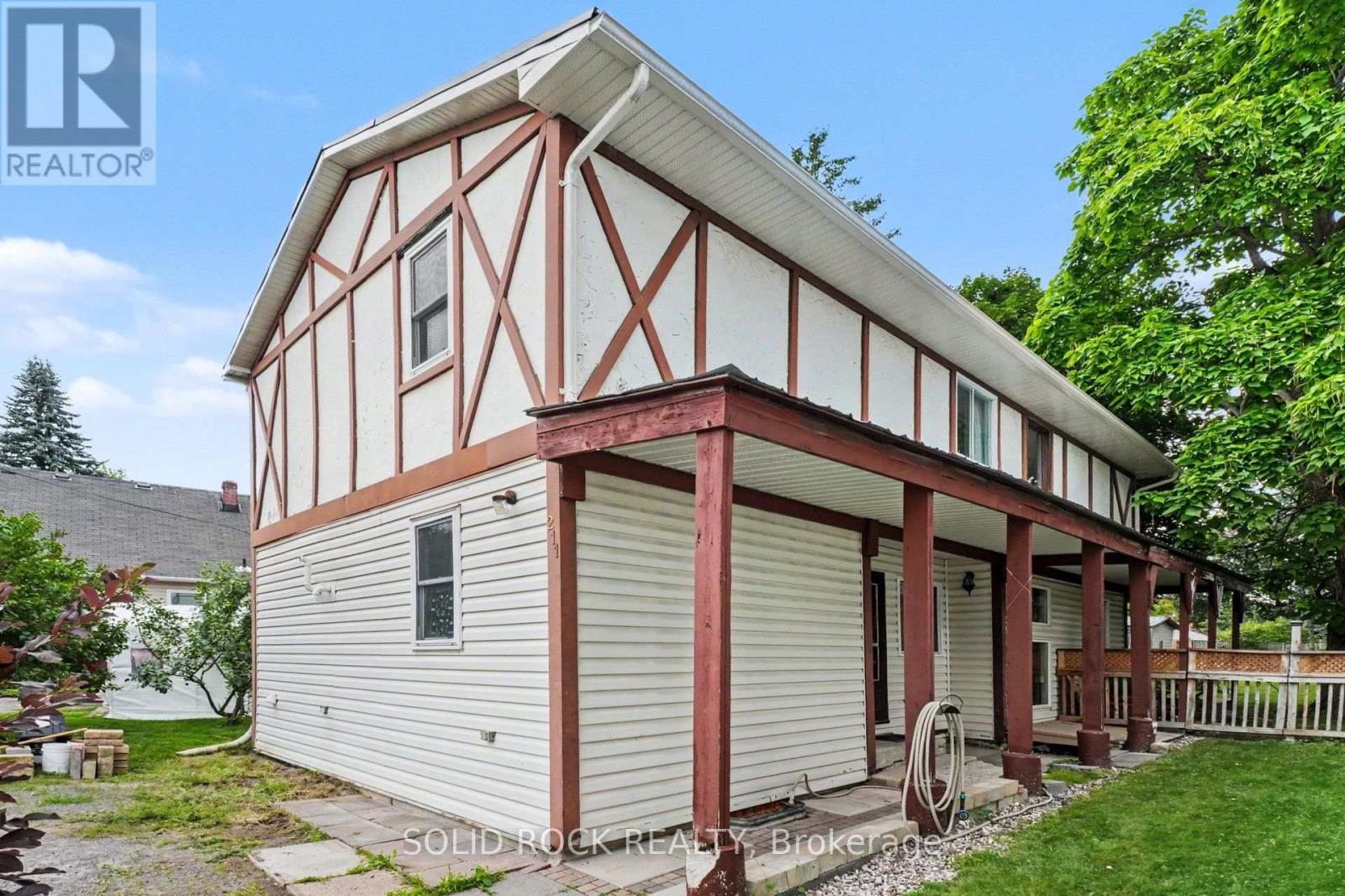 211 BELL STREET - 32