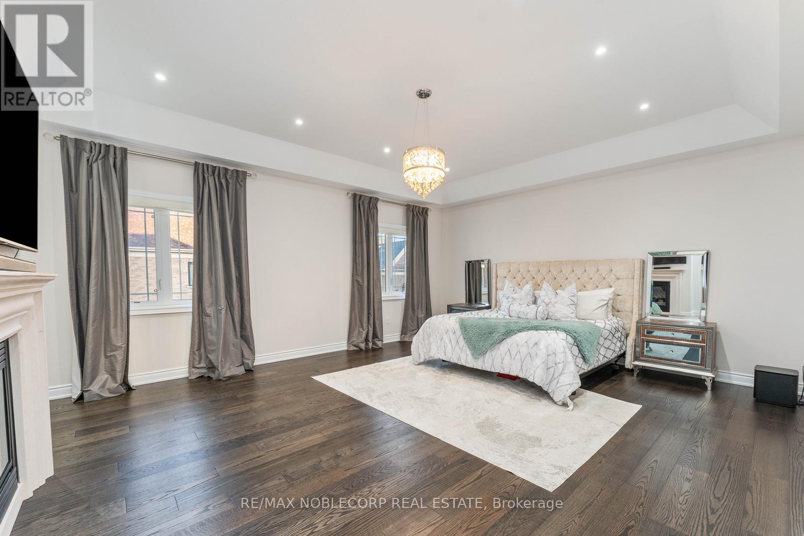 91 WOODGATE PINES DRIVE - 21