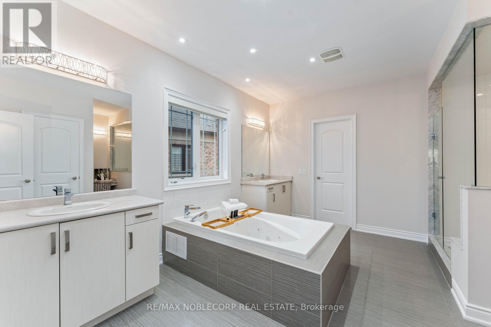 91 WOODGATE PINES DRIVE - 23